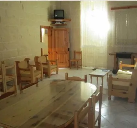 Large Double Bed At Corner House With Roof Pool *